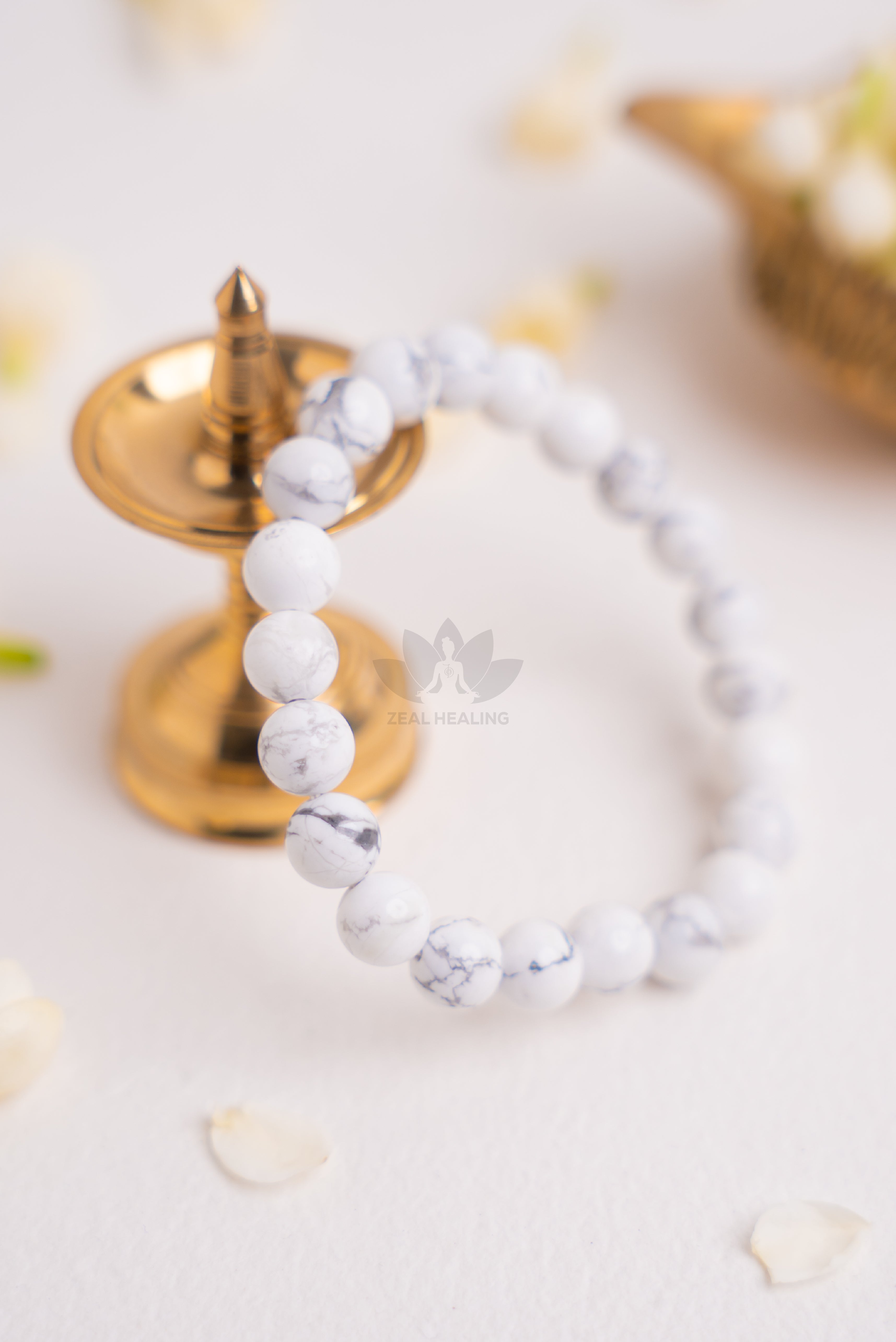 Natural Howlite stone bracelet – promotes relaxation and spiritual awareness